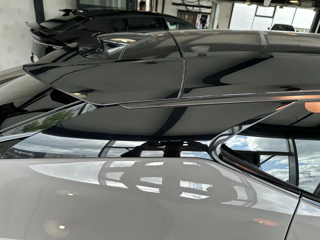 Lotus Eletre : traitement céramique GYEON Pure et film PPF par EMB Detailing à Vaugneray proche de lyon 6