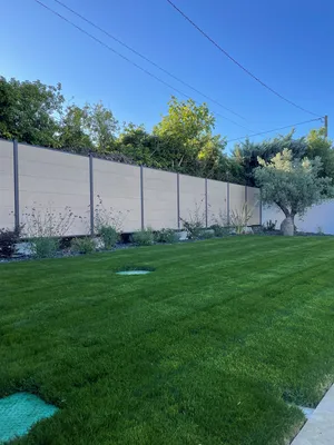 Paysagiste pour pose de clôture rigide pour les professionnels à Aix en Provence