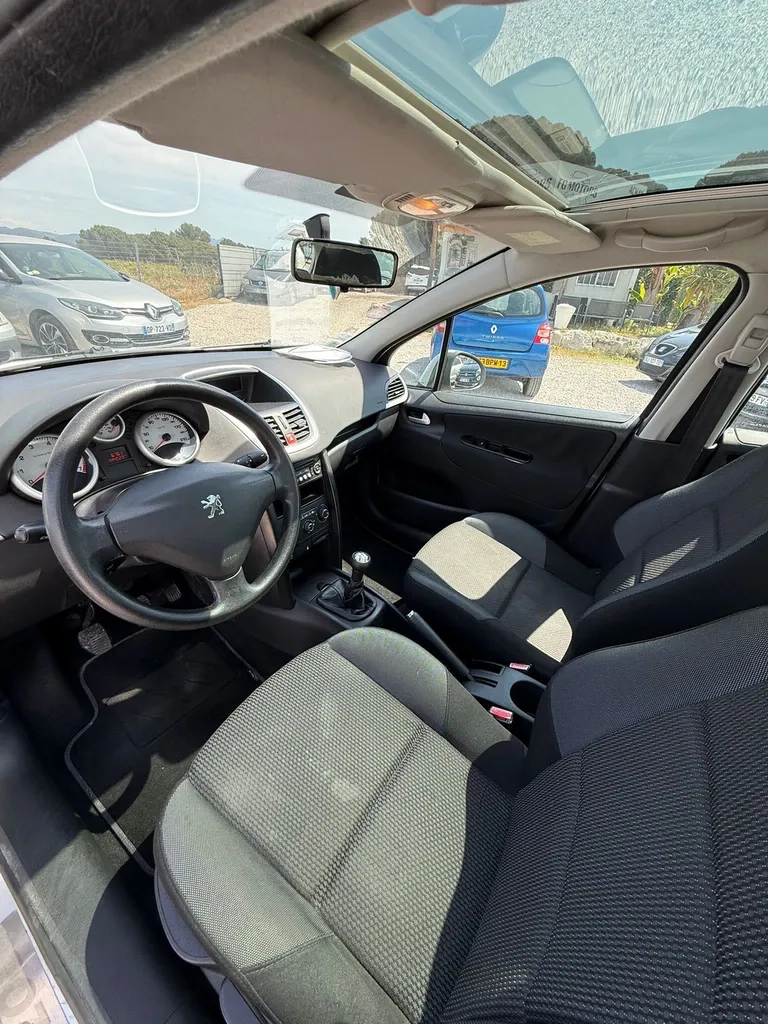PEUGEOT 207 série Millesim 200 1.4 VTI 95CV