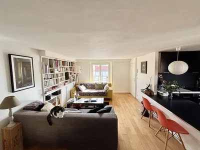 Grand appartement de 136M² avec un studio indépendant dans le centre ville Saint Germain En Laye .