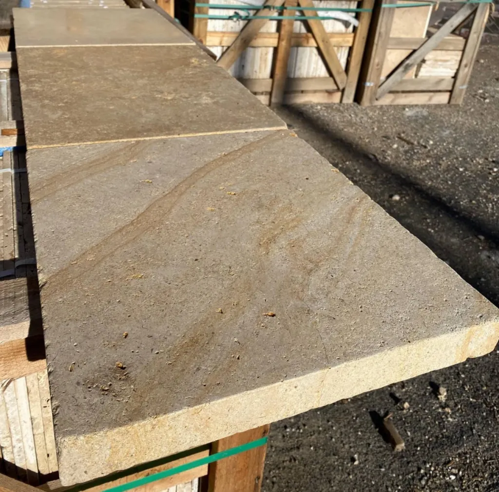 Margelle Pierre au 36 rue de Bourgogne à Paris, uniquement sur rendez-vous.