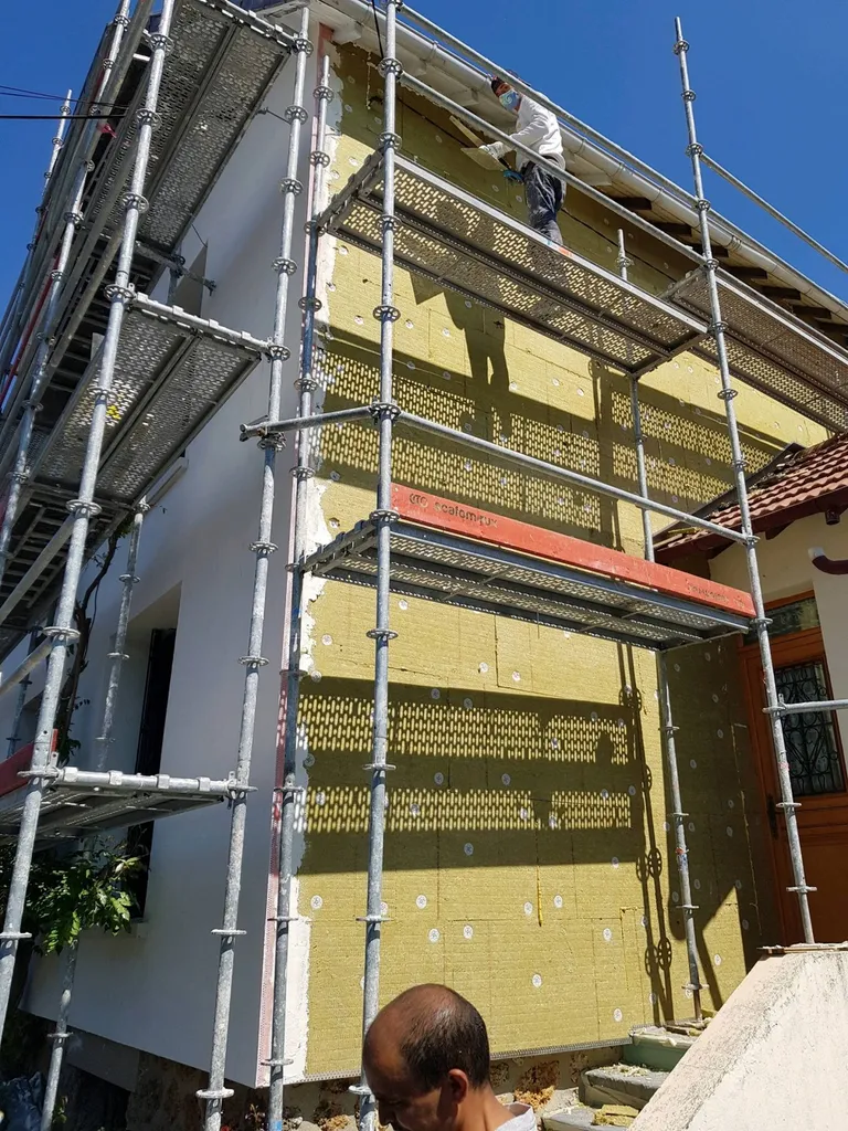 Isolation des murs par l'extérieur en laine de roche à 78400 Chatou