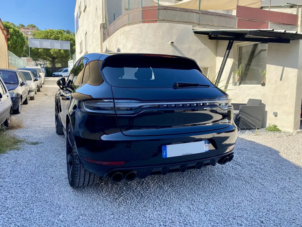 Rénovation complète de Porsche ou BMW dans notre atelier spécialisé à Carnoux proche de Marseille, La Ciotat et Aubagne