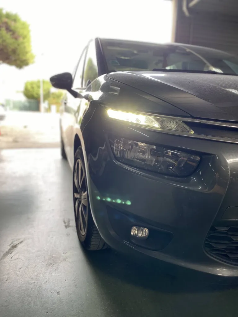 Autosur Martigues contrôle également l'état et le fonctionnement de vos feux de jour