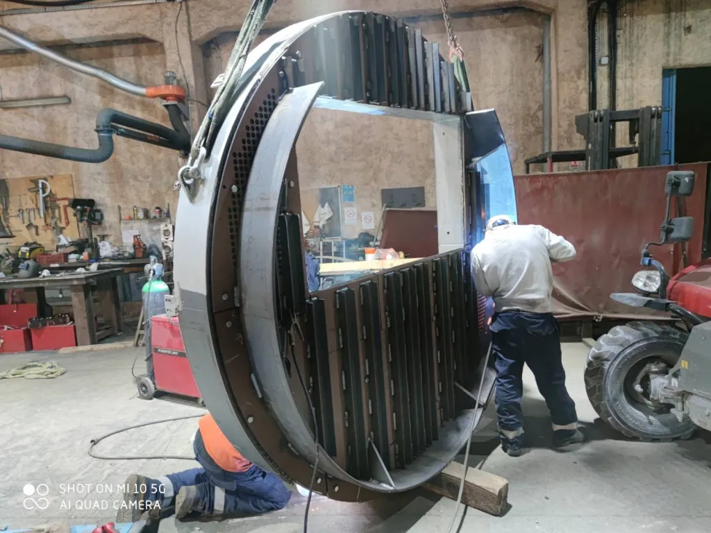 REALISATION BOUCLIER EN ACIER ET TOLE HARDOX POUR UN CLIENT DE FOS SUR MER 