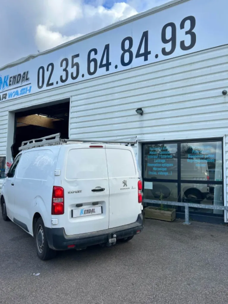 Professionnel garagiste pour la réparation Adblue suite à un voyant