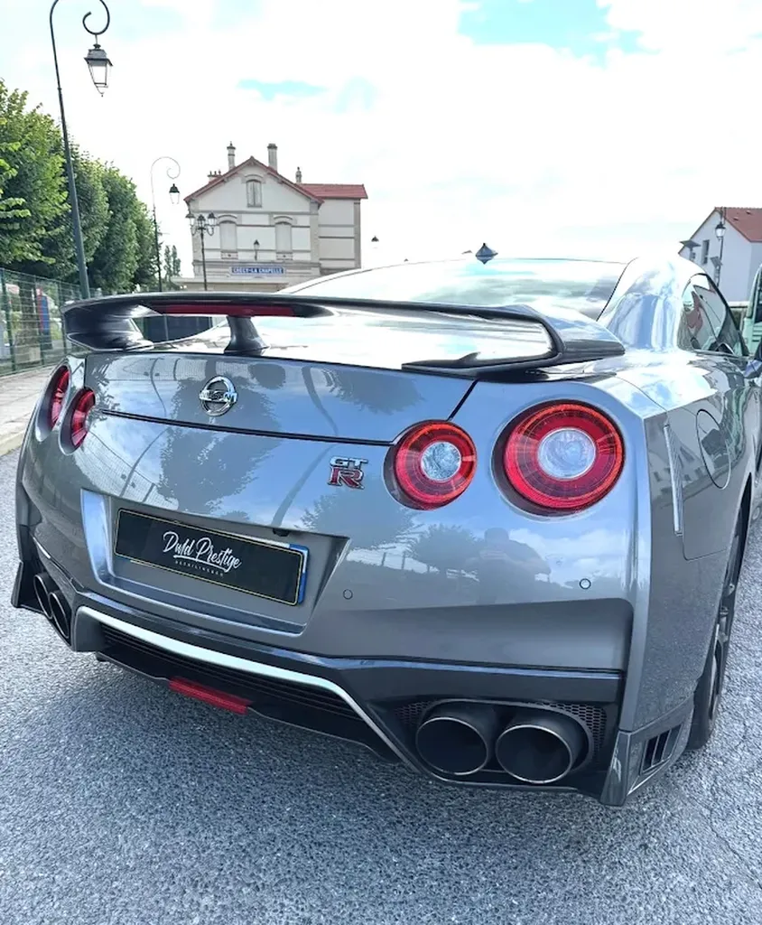 Polissage complet et protection céramique GTECHNIQ sur Nissan GTR R35 à Marne-la-Vallée Chessy 77700