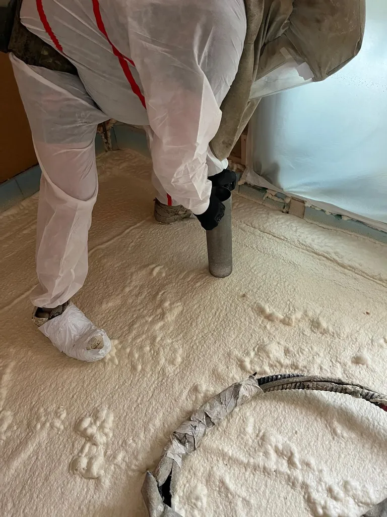 Carottage pour contrôler les caractéristiques techniques de la mousse polyuréthane projetée 