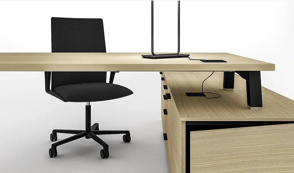 Bureau rectangulaire avec retour sous meuble - Bureau POLARE à Marseille