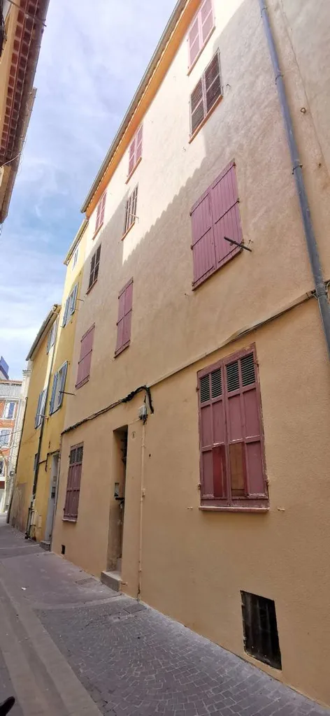 Vente appartement T1 Aubagne  en rez-de-chaussée d'un petit immeuble du centre historique