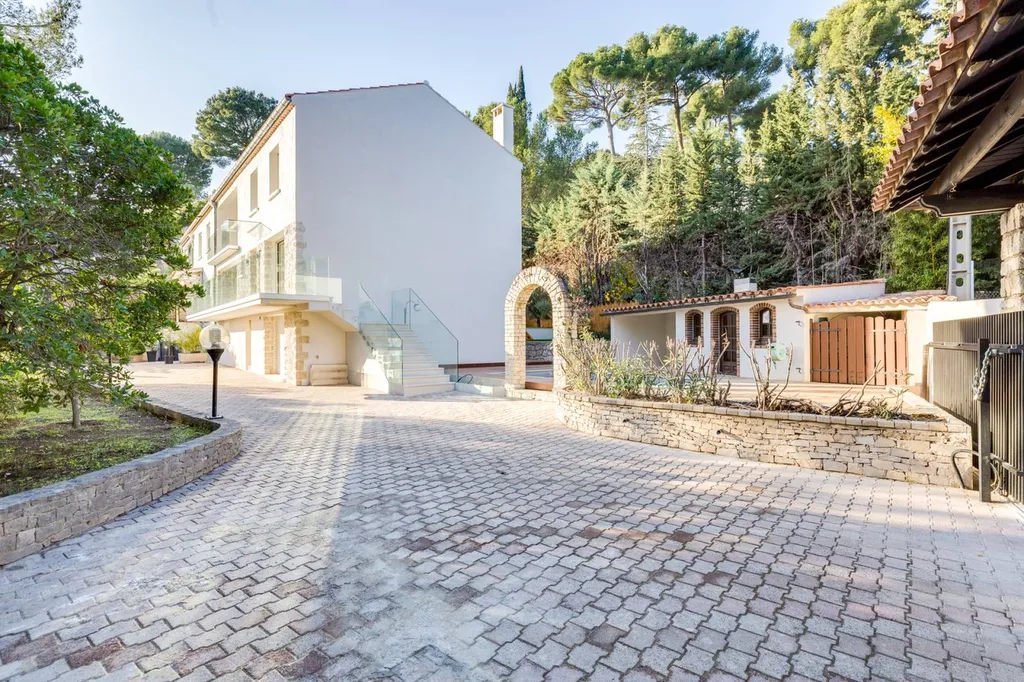 Vente maison à Cassis  entièrement rénovée avec matériaux de qualité, vue mer, piscine et proche du village