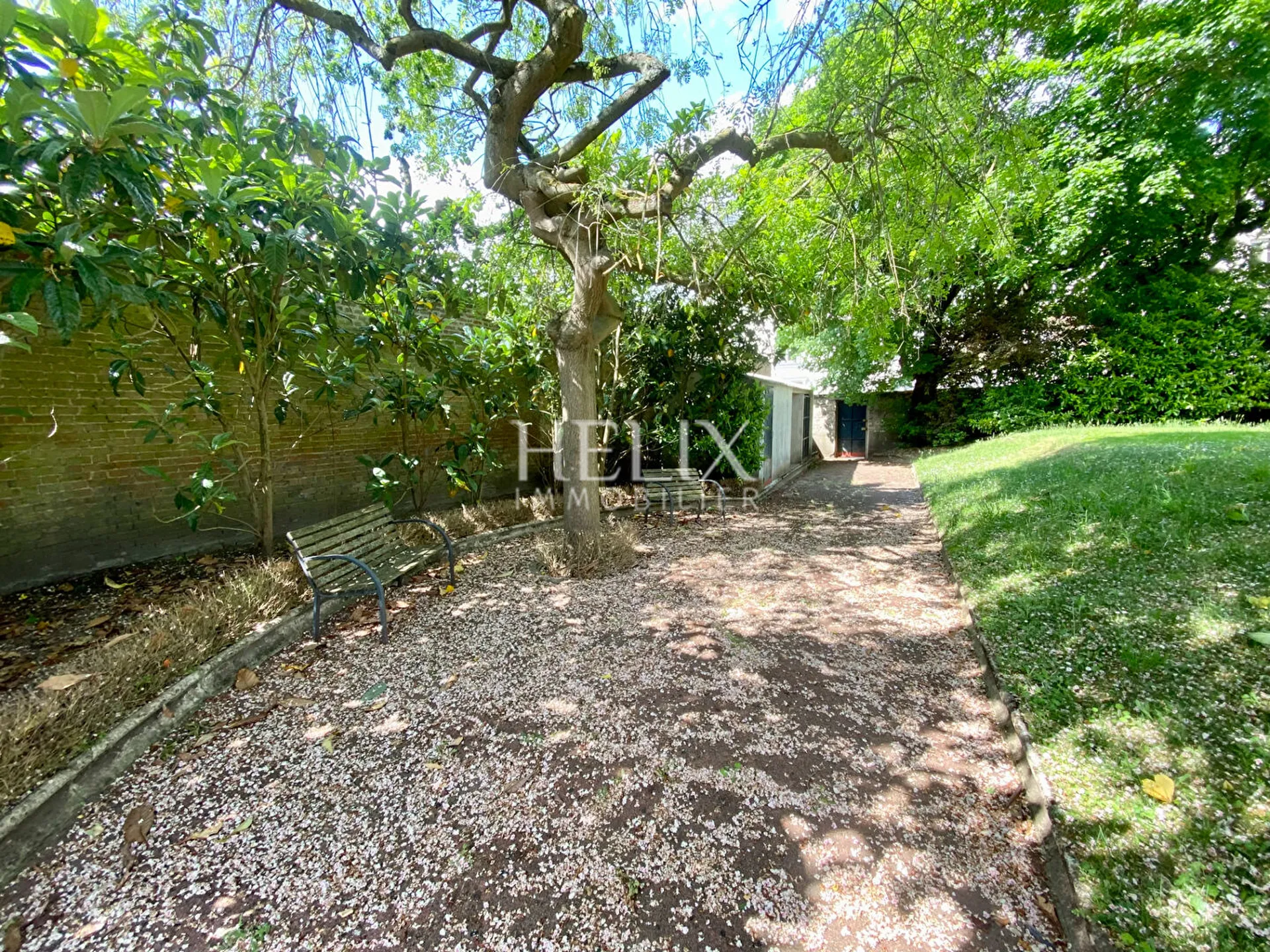 Saint Germain en Laye un appartement de 129 M2 au dernier étage près du château avec un box