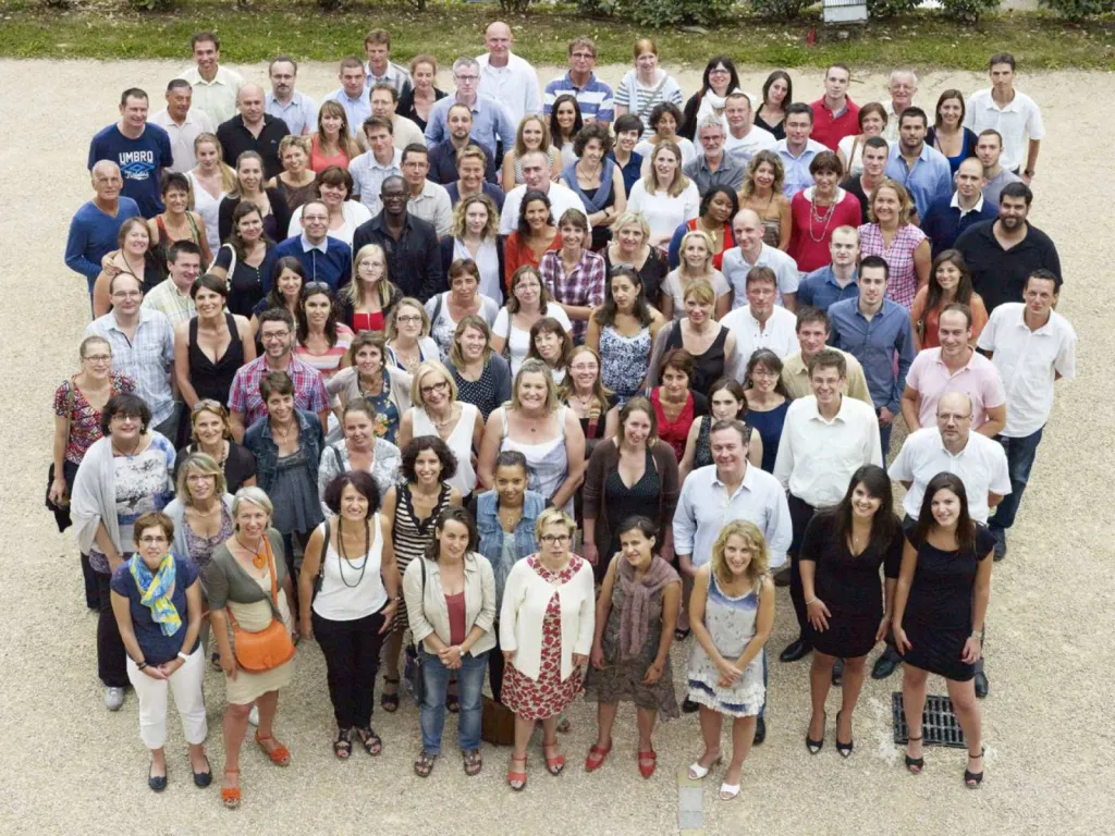 Photo de groupe au château de Sans-Souci prise par un photographe professionnel à Limonest