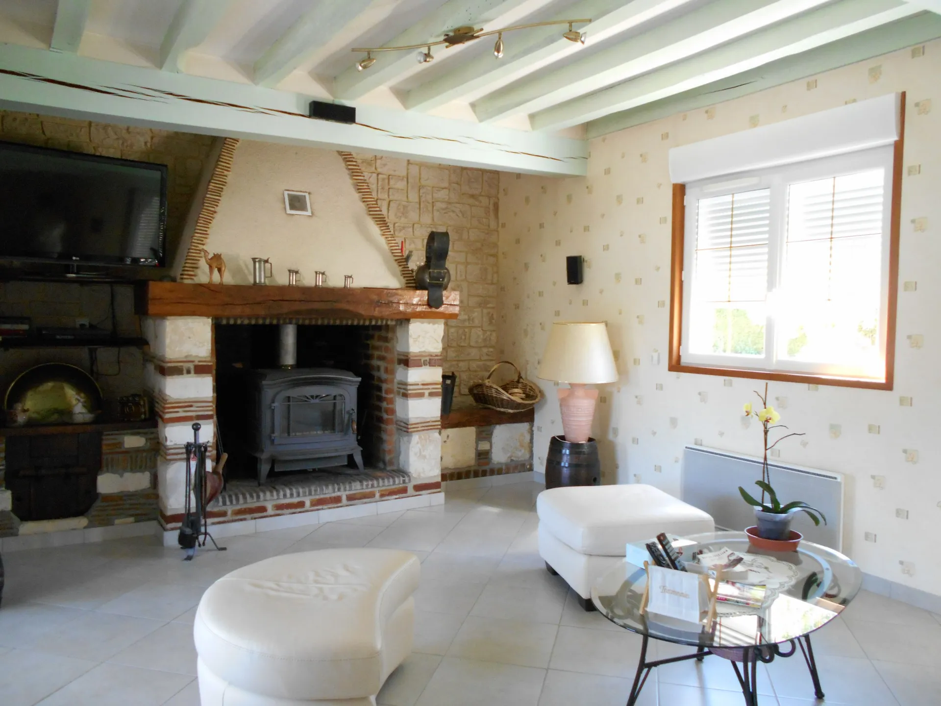 MAISON AVEC BEAUX VOLUMES ET GRANDES PIECES LUMINEUSES PROCHE LISIEUX