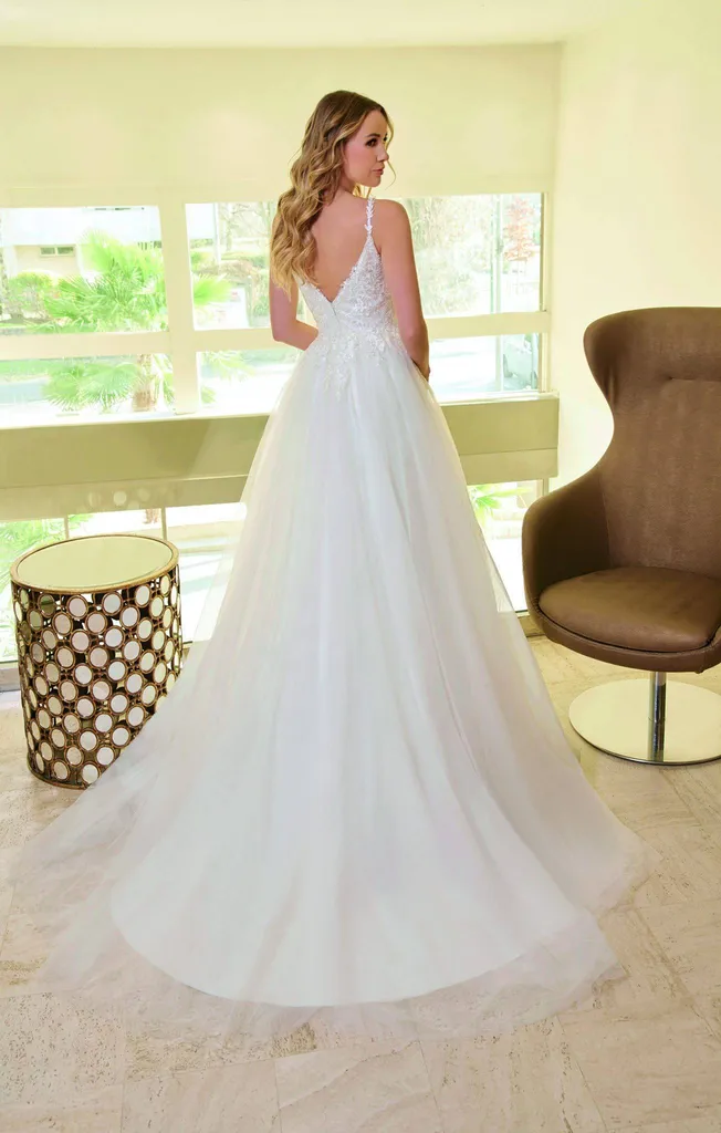 Robe de mariée sur MARSEILLE pas cher de créateur Français de la marque Matrimonia avec magnifique dos nu.