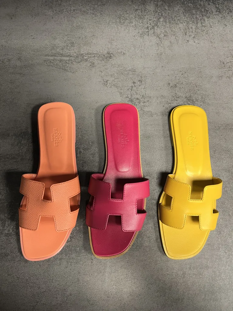 Une protection discrète grâce à la pose d'un patin antidérapant sur sandale hermes oran à Marseille 