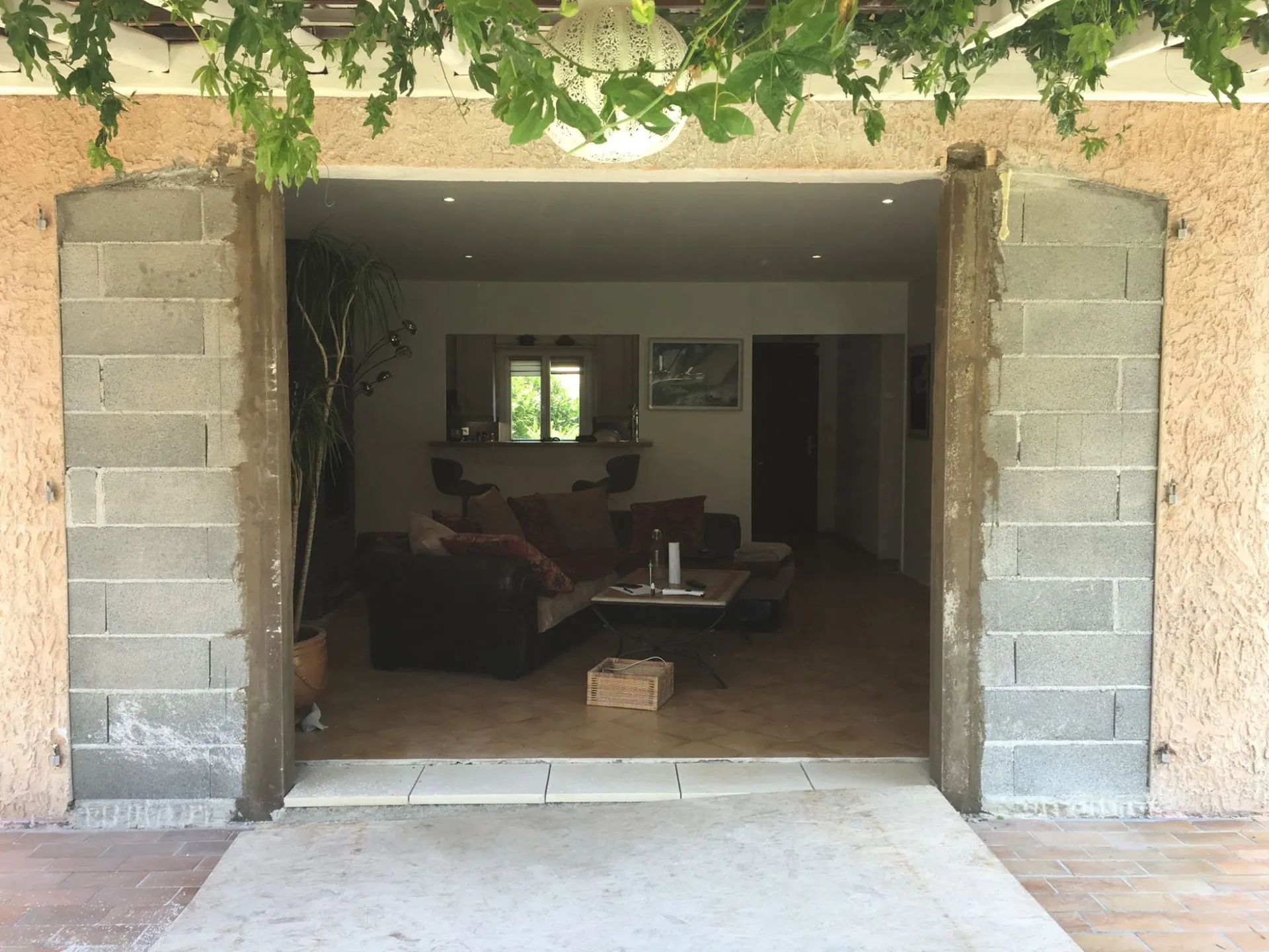 Photo PENDANT chantier vue de l'extérieur villa à MARIGNANE