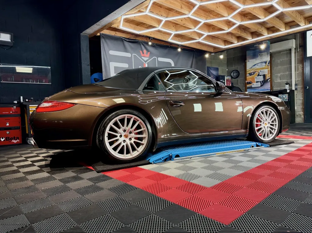 Traitement céramique Porsche 997 Cabriolet à Vaugneray – Detailing haut de gamme pour passionnés Porsche près de Lyon