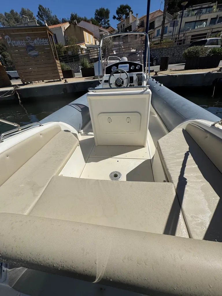 Vente semi-rigide d’occasion Nuova Jolly King 720 Suzuki 250 CV à Six-Fours-les-Plages