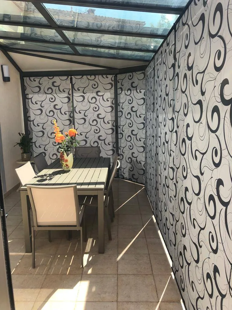Installation de store intérieur dans une véranda près de Nîmes dans la commune de Quissac