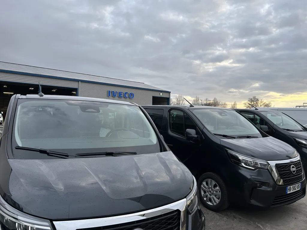 Fourniture véhicule utilitaire neuf Nissan Primastar 150 Combi N-Connecta haute technologie et confort professionnel à Tarascon