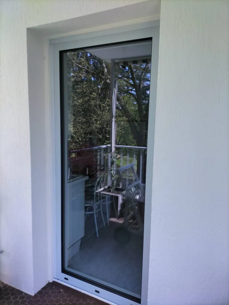 Artisan pour remplacement de menuiseries aluminium à Lyon 6