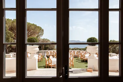 glamorous-outdoor-wedding-dinner-mediterranean-view