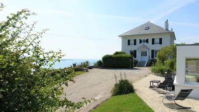 A vendre propriété d'exception, comprenant une maison de caractère principale ainsi qu'un gîte anglo-normand avec vue exceptionnelle sur la mer, proche de Dieppe (76)