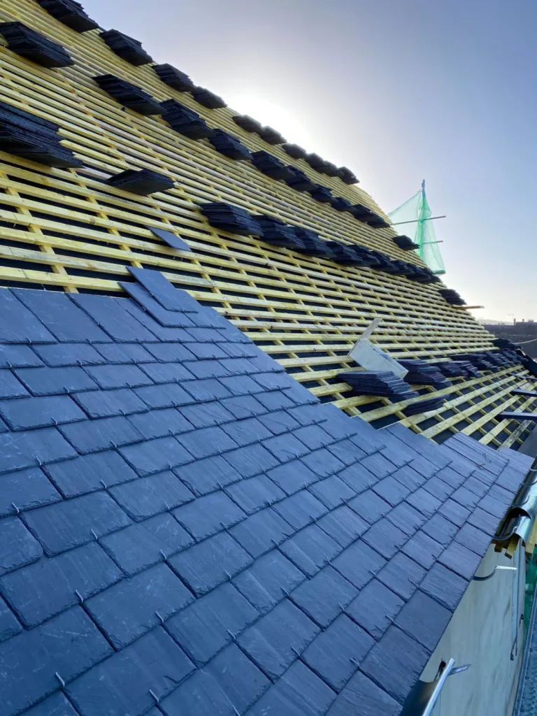 Devis détaillé pour rénovation complète de toiture en zinc avec garantie décennale, entreprise experte à Pau 64000