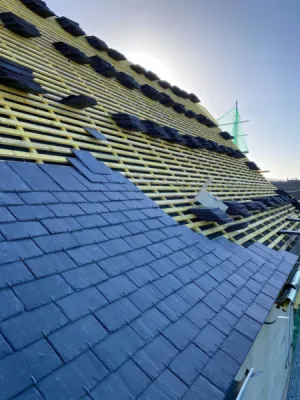 Devis détaillé pour rénovation complète de toiture en zinc avec garantie décennale, entreprise experte à Pau 64000