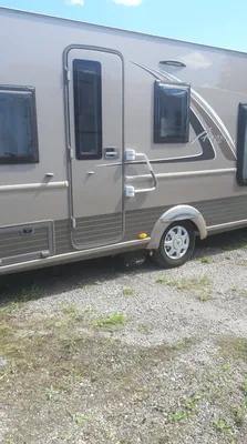 VENDU – Caravane Bürstner Averso Top 485 TS : confort, autonomie et équipements haut de gamme | Midi 13 Loisirs Lançon-de-Provence