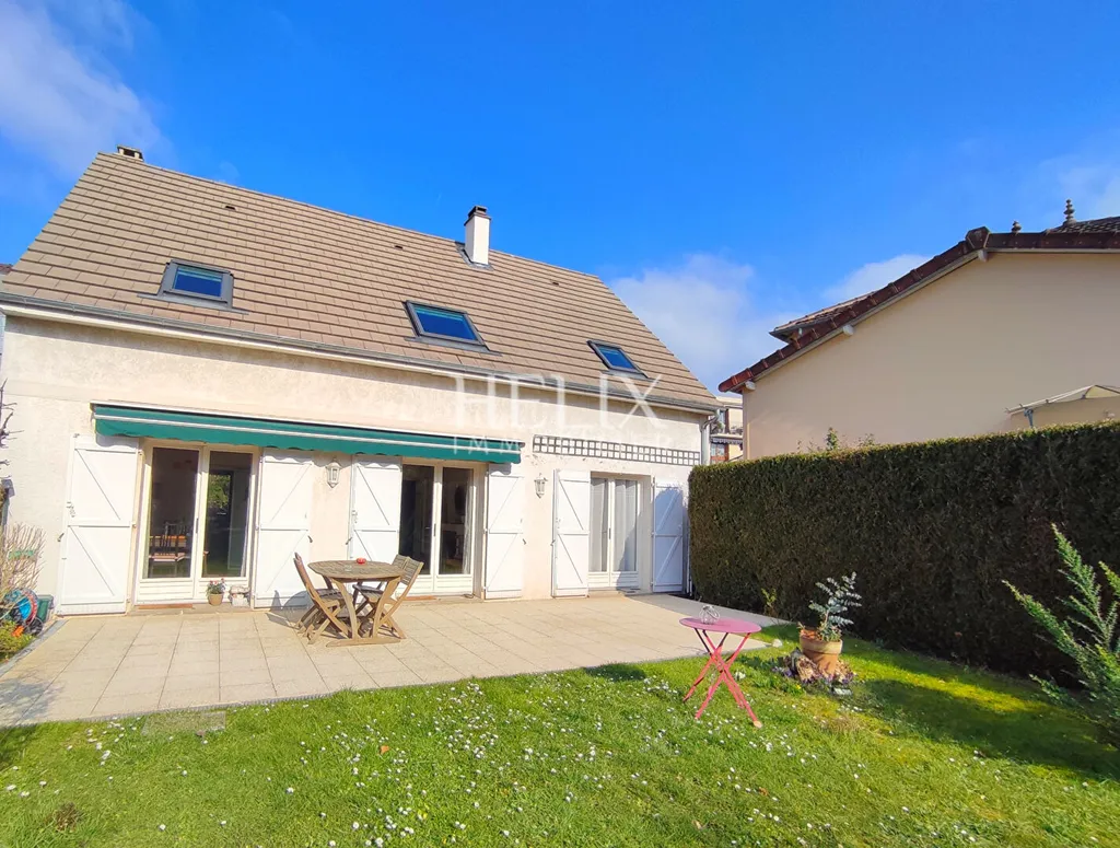 Maison 7 pièces Le Mesnil Le Roi 128 m²