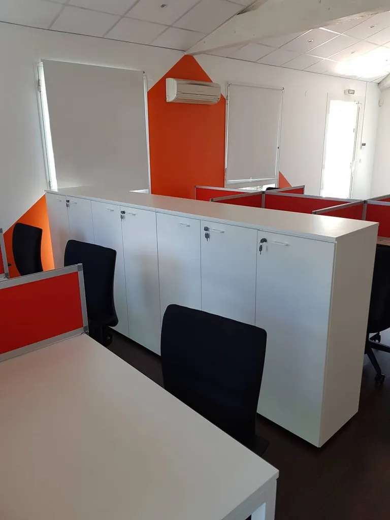 Notre zone d'activité pour ce serviceCabine acoustique 4 personnes à Nîmes 30000 dans le Gard : box de réunion insonorisé fabriqué en France pour vos échanges en petit comité et visioconférences en open space