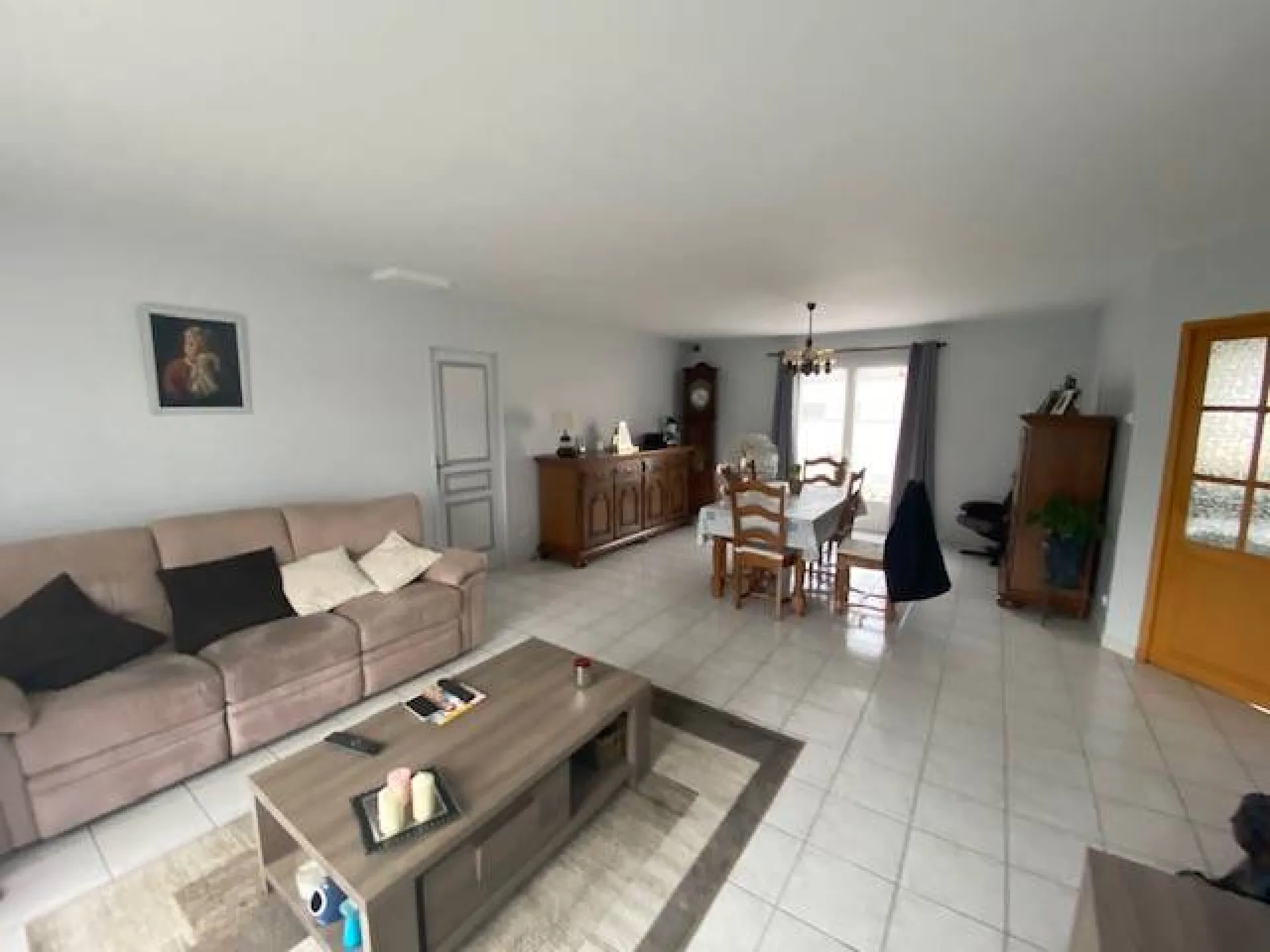 Cette charmante maison est à vendre avec l'Agence des Fleurs