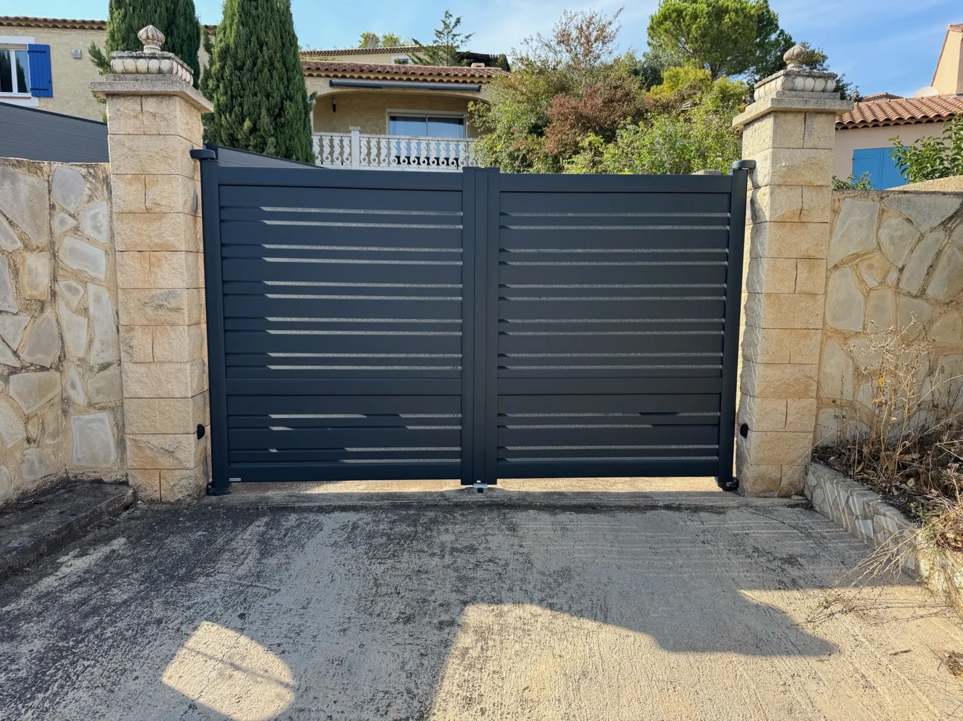 Mise en place d'un portail Kostum modèle Strolad sur Istres