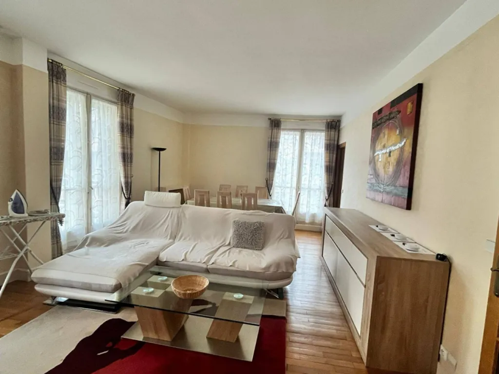 Appartement meublé de type F4 de 91,01m²