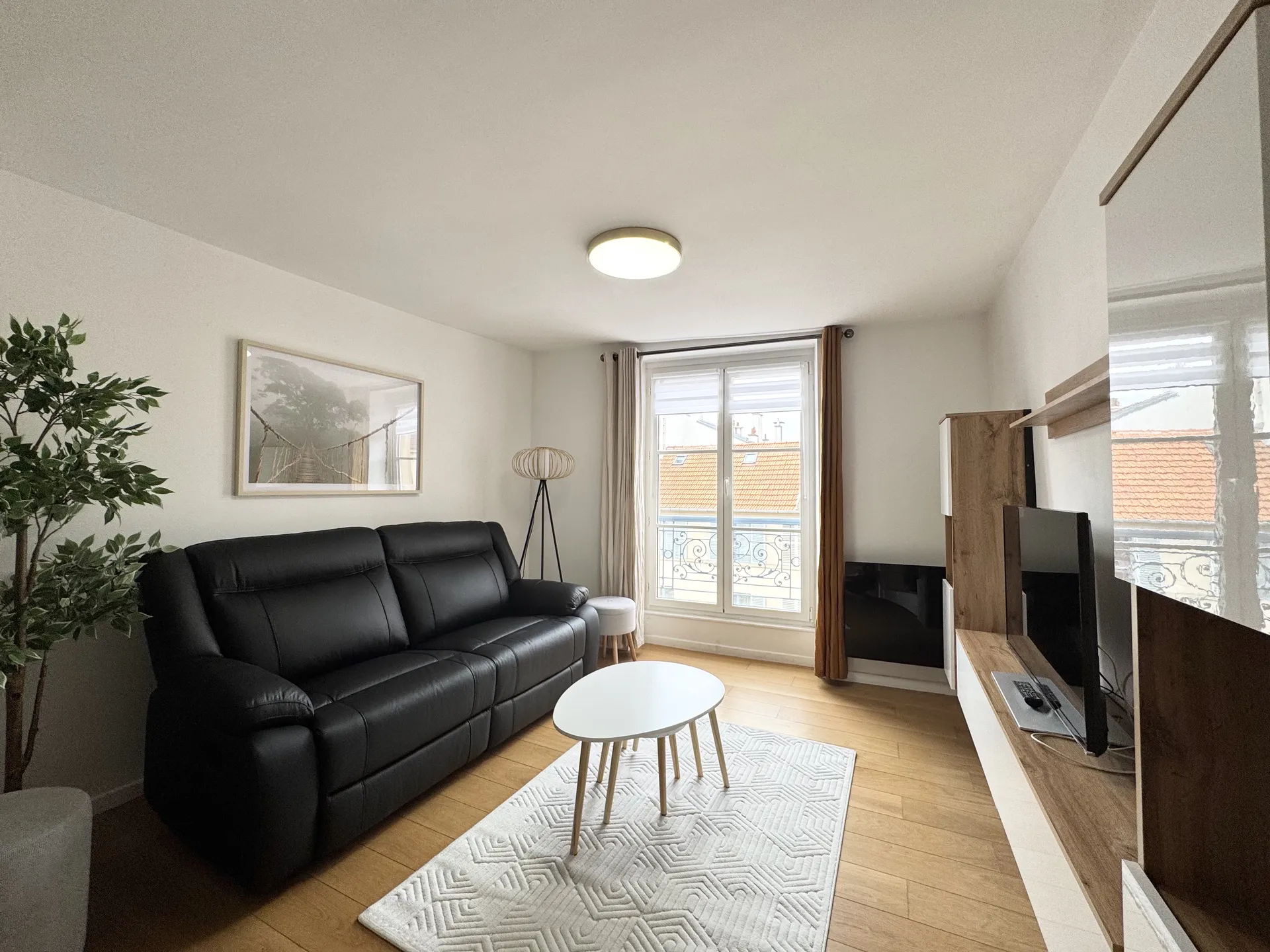 A louer en exclusivité à Saint Germain en Laye, un bel appartement meublé deux pièces de 38,11M2 situé au 3ème étage d'un immeuble bien entretenu.
