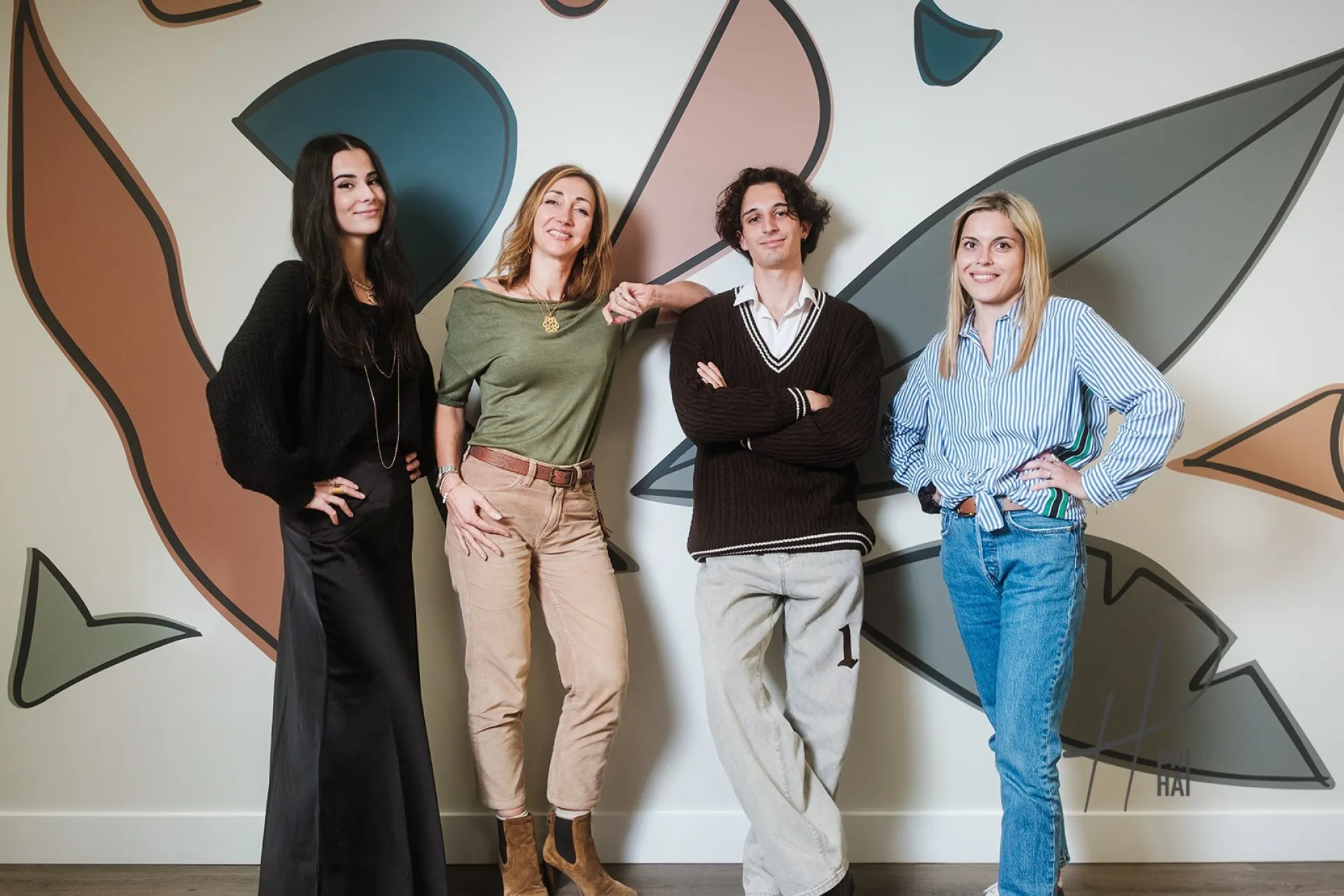 Photo d'équipe de l'Atelier D, architectes d'intérieur à Bordeaux - Nathalie Bourgoint, Alexia Labat, Virgil Leteurtre, Zoé Rozes 