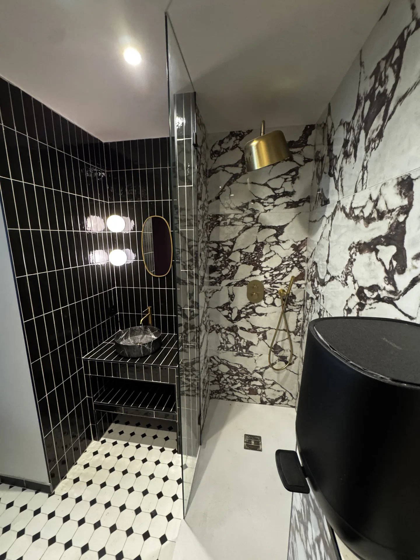 Installation d'un pare-douche dans un hotel style art déco à LYON