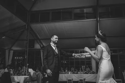 Wedding in shades of blue in the orangery and park of a castle with swimming pool near Paris