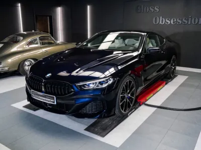 Carrosserie optimisée avec une protection céramique réduisant l’adhérence des salissures et facilitant l’entretien. #CarLovers #GlossObsession #BMWVannes