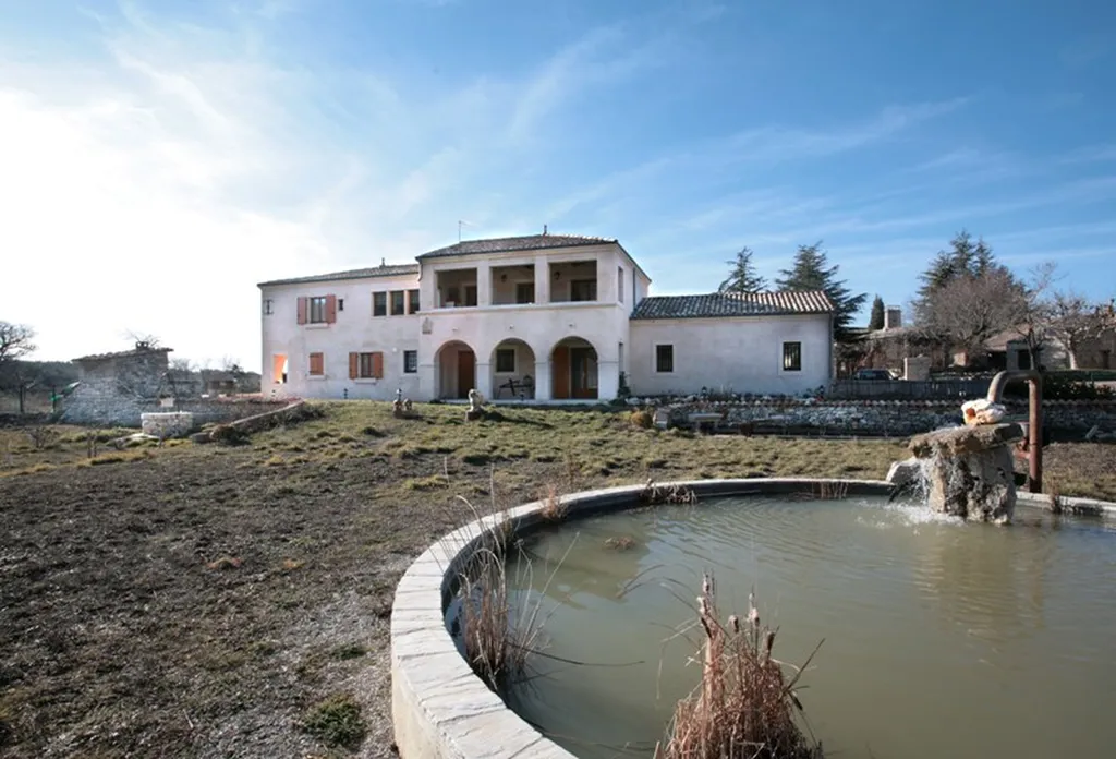 Bastide contemporaine dans les Monts de Vaucluse