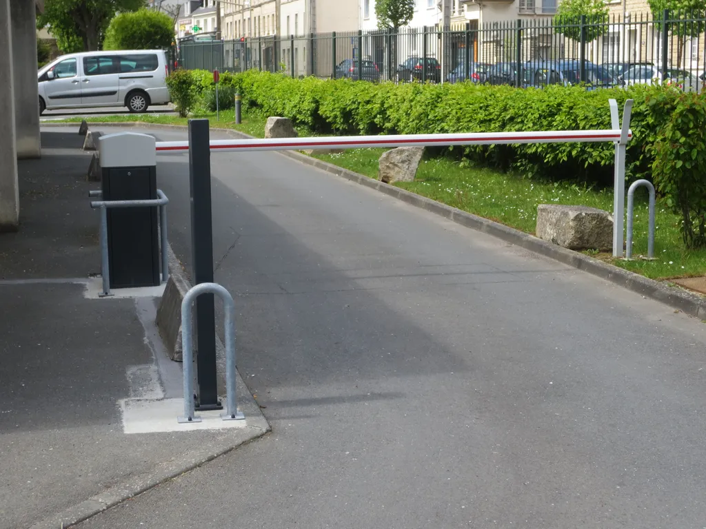 Installation de Systèmes de Contrôle d'Accès, Portails Industriels et Barrières Levantes pour Sites Professionnels à Rouen en Seine-Maritime (76)
