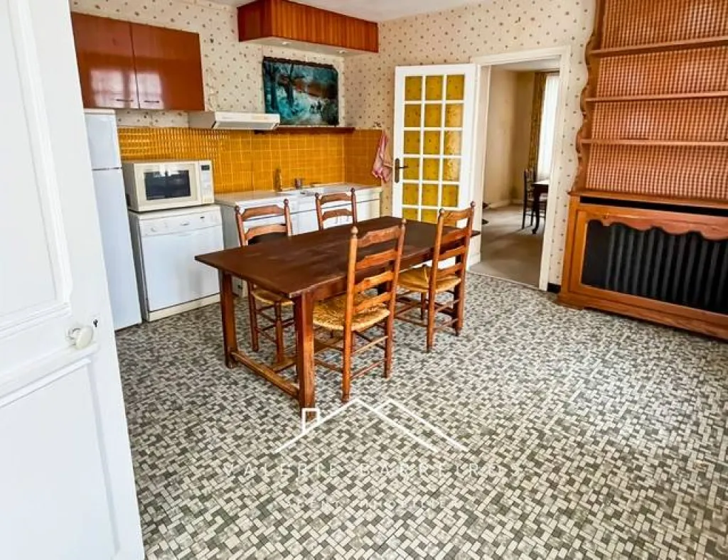 A vendre maison de 100 m² habitables édifiée sur 216 m² de terrain sur la commune de CAUDEBEC LES ELBEUF 76320