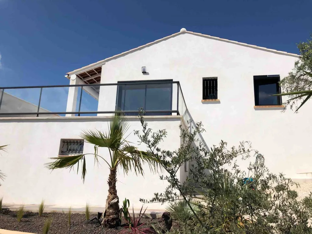 Villa neuve sur Martigues avec menuiseries K-Line et volet Bubendorff ral 9005