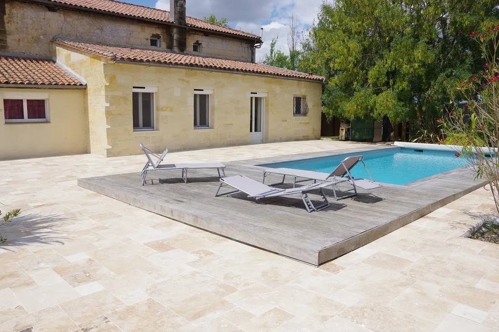 Nouveau chantier en Travertin rustique en Opus 4 formats près de Libourne