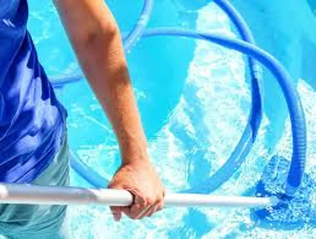 Contrat d'entretien pour une piscine avec une eau cristalline toute l'année à Marseille