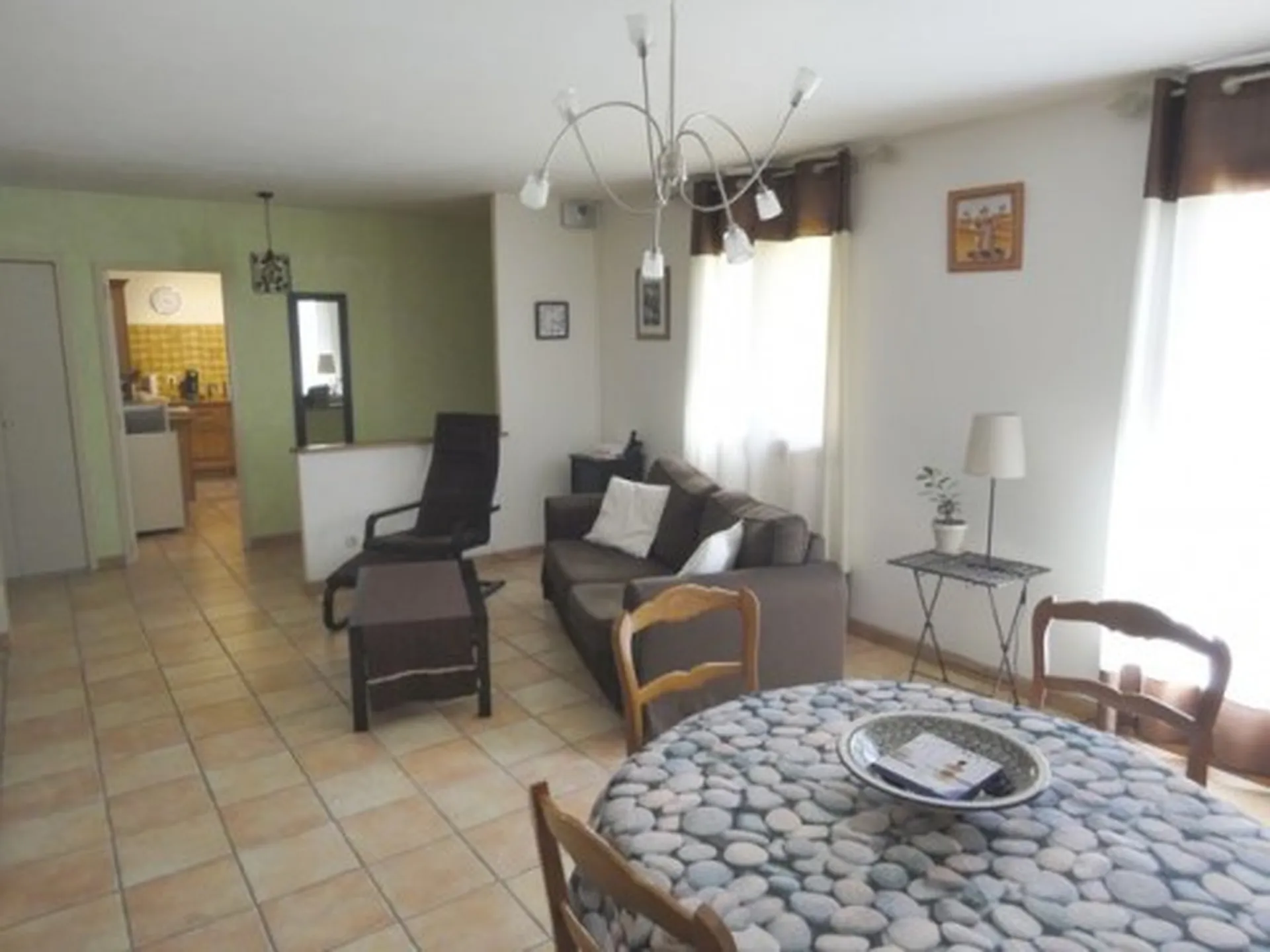 Vente maison Roquefort la Bédoule proche commodités sur 610m² de terrain avec piscine