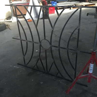 REALISATION ET POSE GRILLE DE DEFENSE EN FER FORGE POUR PROTECTION FENETRE SUR MESURE A MARTIGUES 13