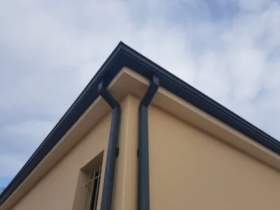 Gouttières ALUMINIUM de COULEUR forme CORNICHE à Carpentras dans le Vaucluse | Devis GRATUIT et RAPIDE Gouttières ALUMINIUM de COULEUR forme CORNICHE à Carpentras dans le Vaucluse | Devis GRATUIT et RAPIDE